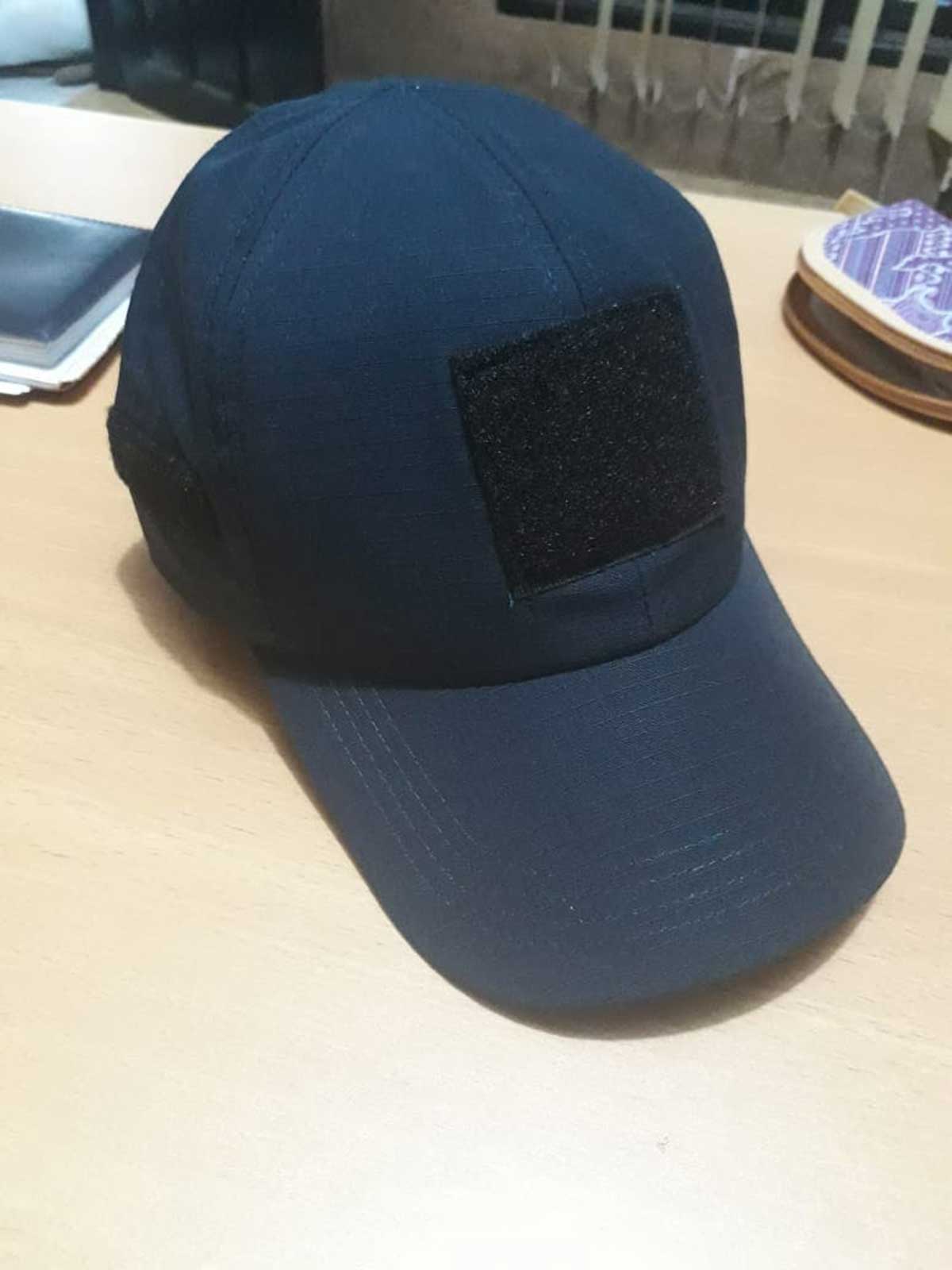 MENDAPATKAN TAMPILAN TRENDY DENGAN TOPI CAPS POLOS DI 